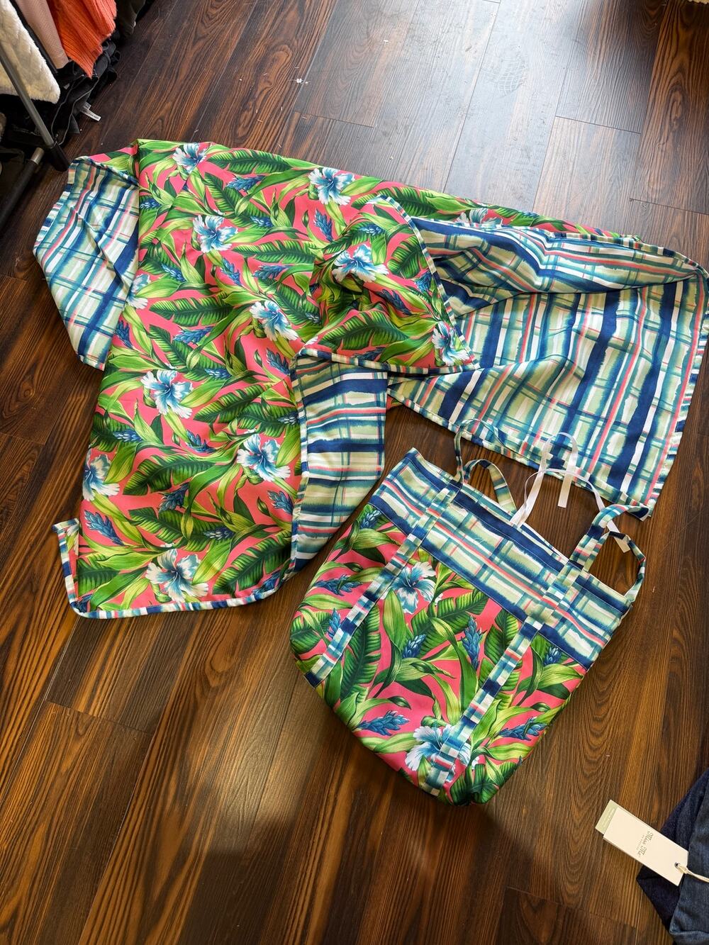 Tommy Bahama Outdoor Reversible Water Repellent Blanket w/Tote Bag